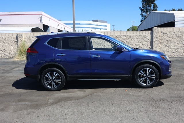 2020 Nissan Rogue SV photo 2