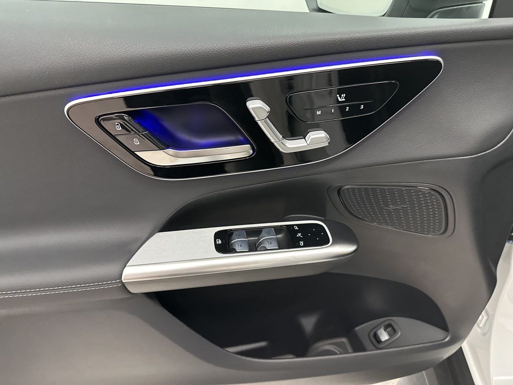 2025 Mercedes Benz GLC 300 4MATIC photo 8