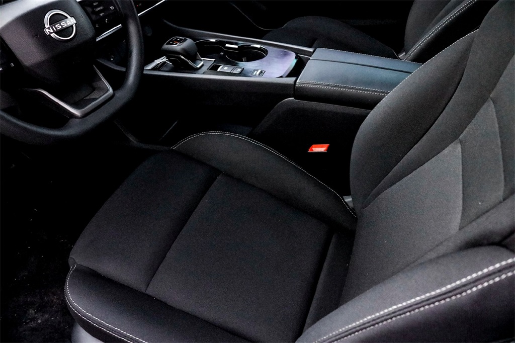 2025 Nissan Rogue S photo 11