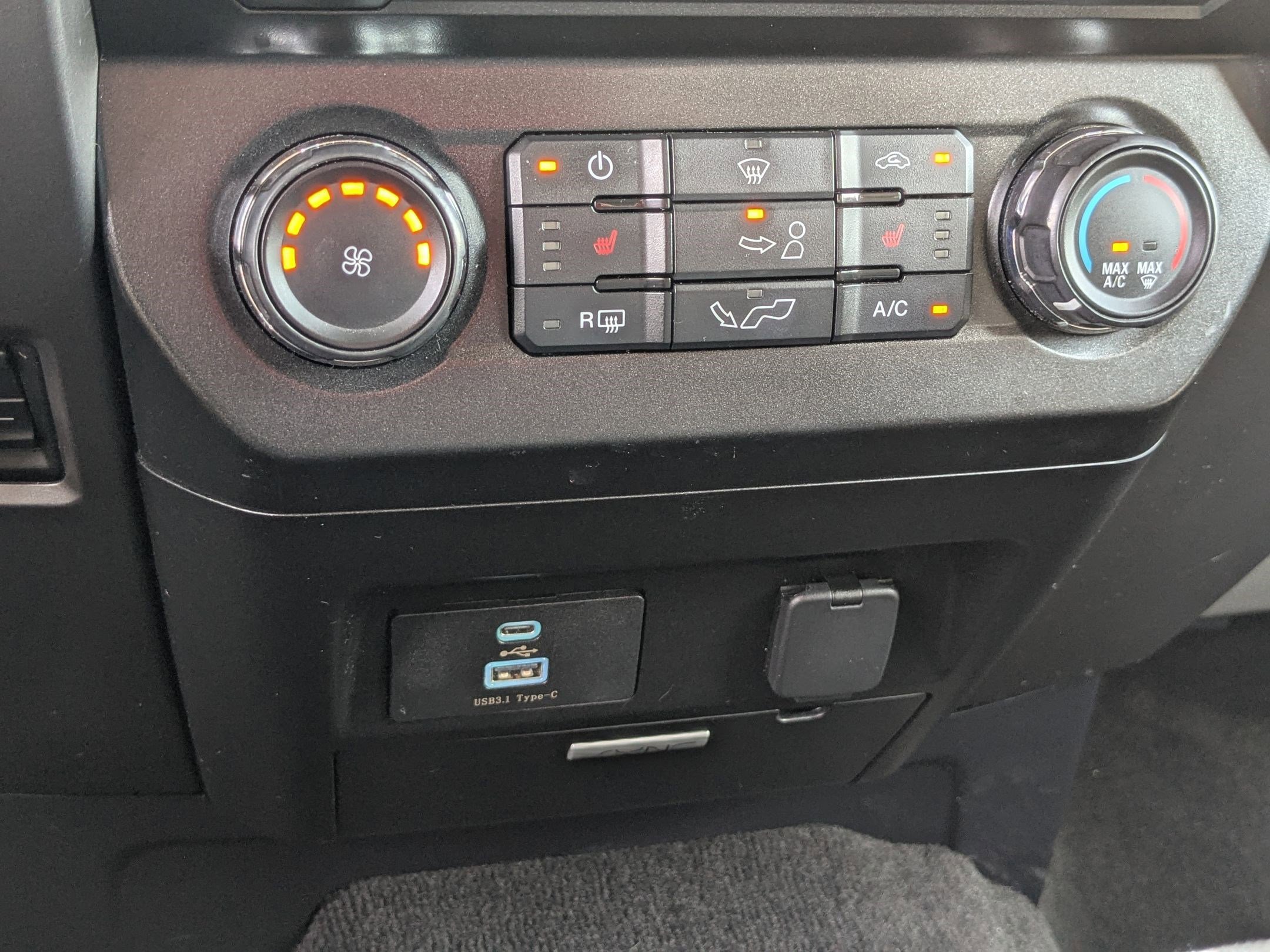 2015 Ford F-150 XLT photo 23