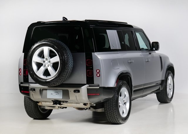 2024 Land Rover Defender 110 X-Dynamic SE photo 2