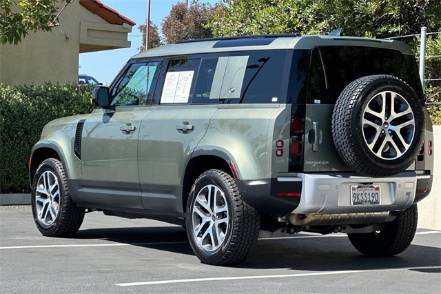 2024 Land Rover Defender 110 S photo 3