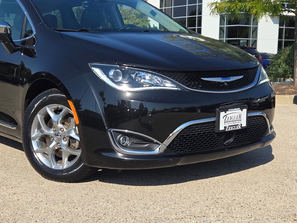 2018 Chrysler Pacifica Limited photo 2