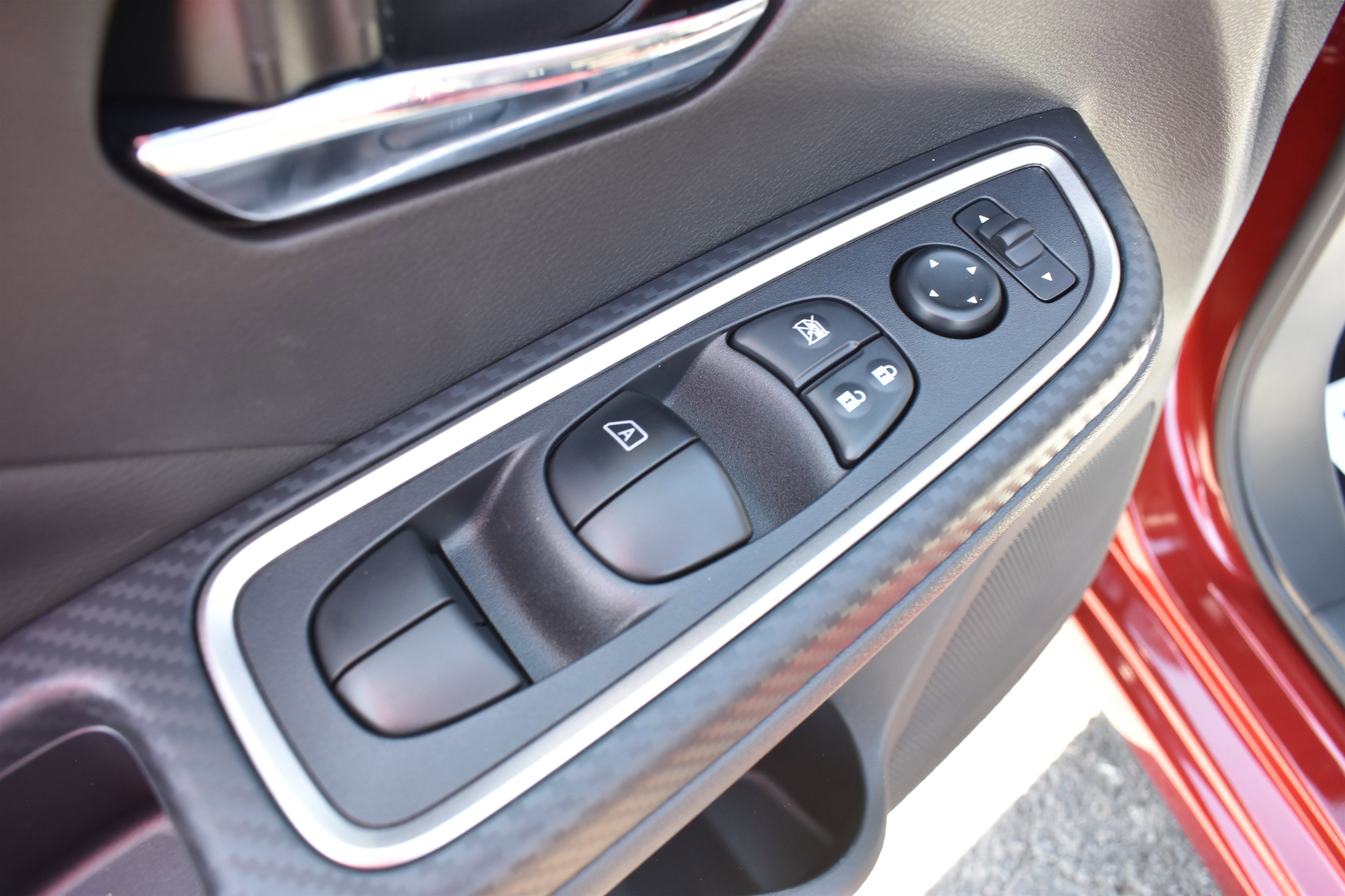 2025 Nissan Versa SR photo 5