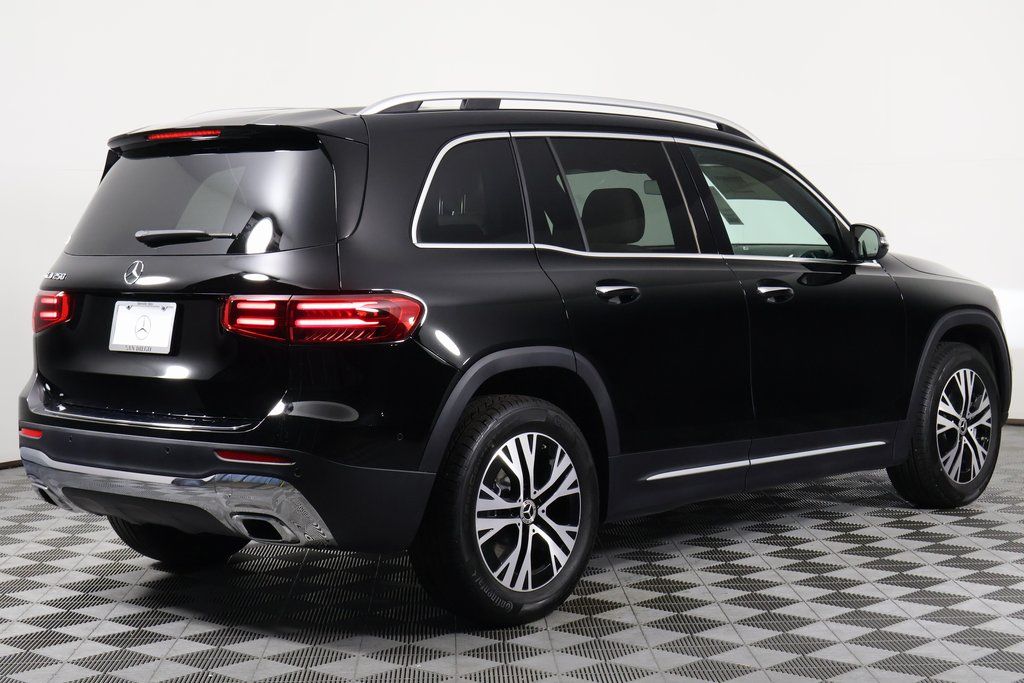 2026 Mercedes Benz GLB 250 photo 2