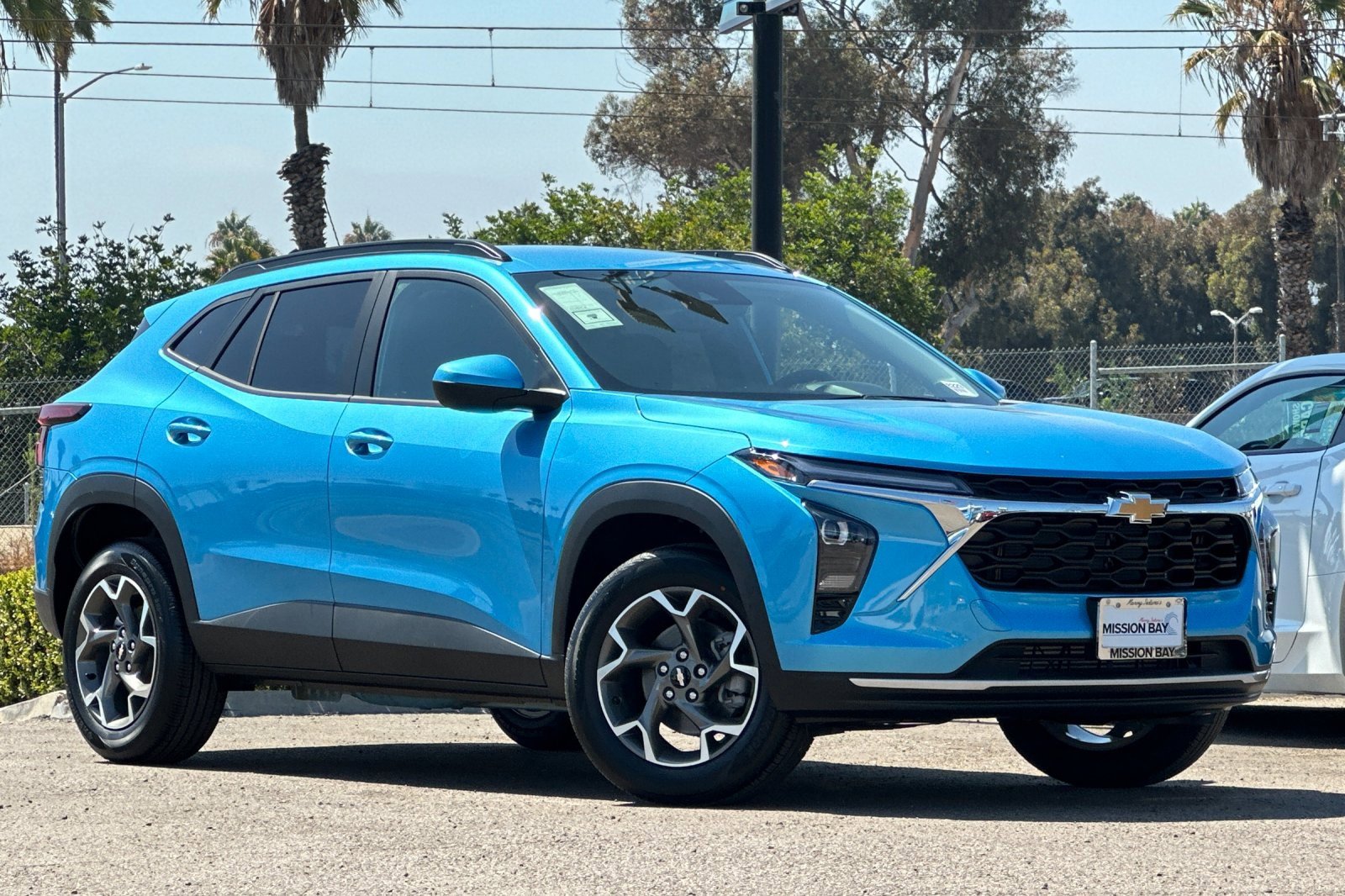 2025 Chevrolet Trax LT photo 2