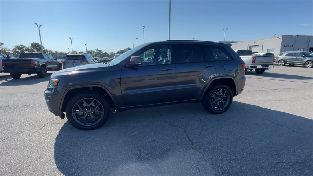 2021 Jeep Grand Cherokee Anniversary Edition photo 3