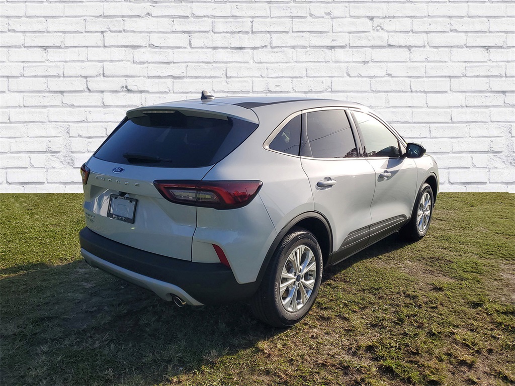 2026 Ford Escape Active photo 2