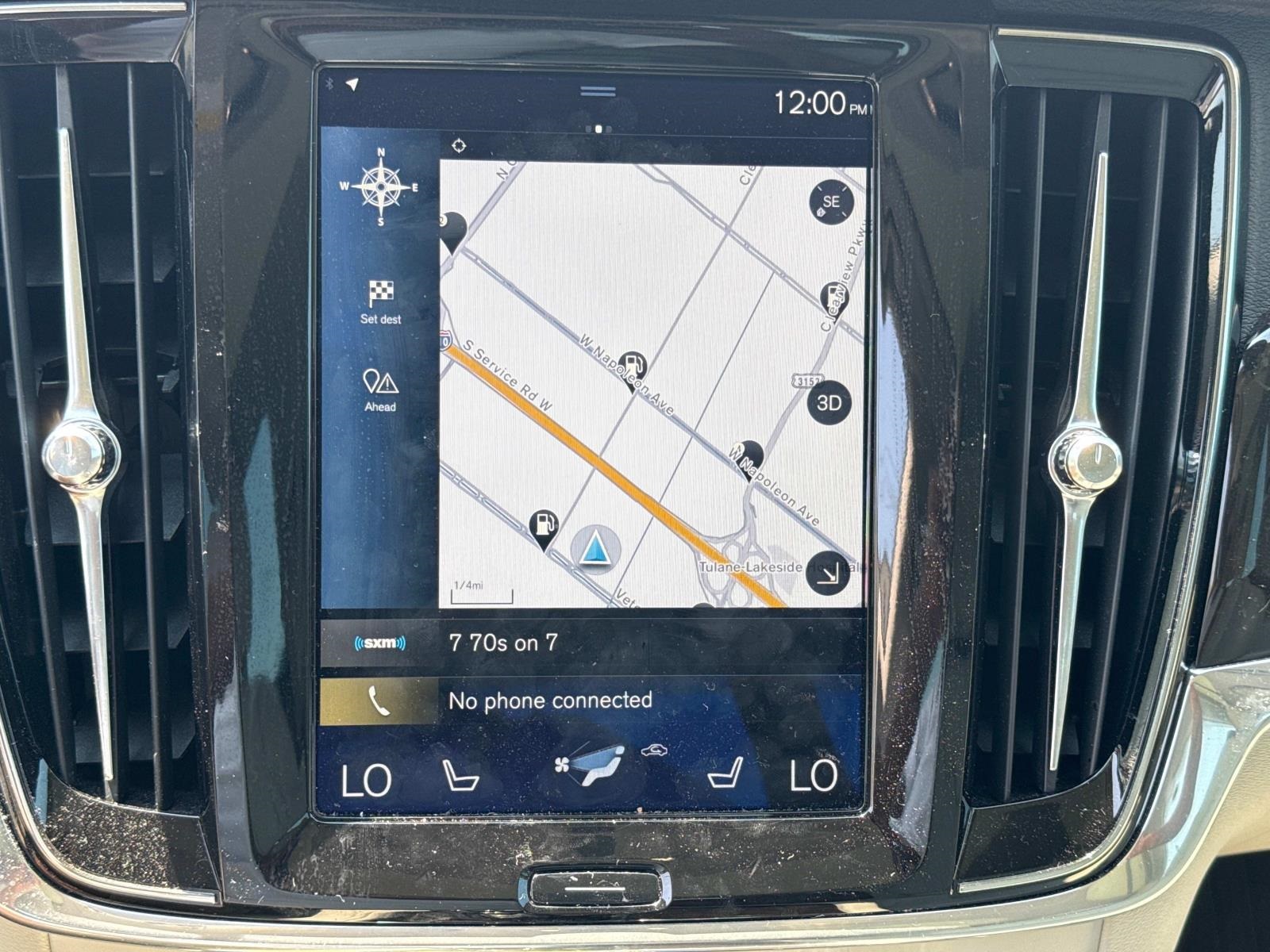 2018 Volvo S90 T6 Momentum photo 16