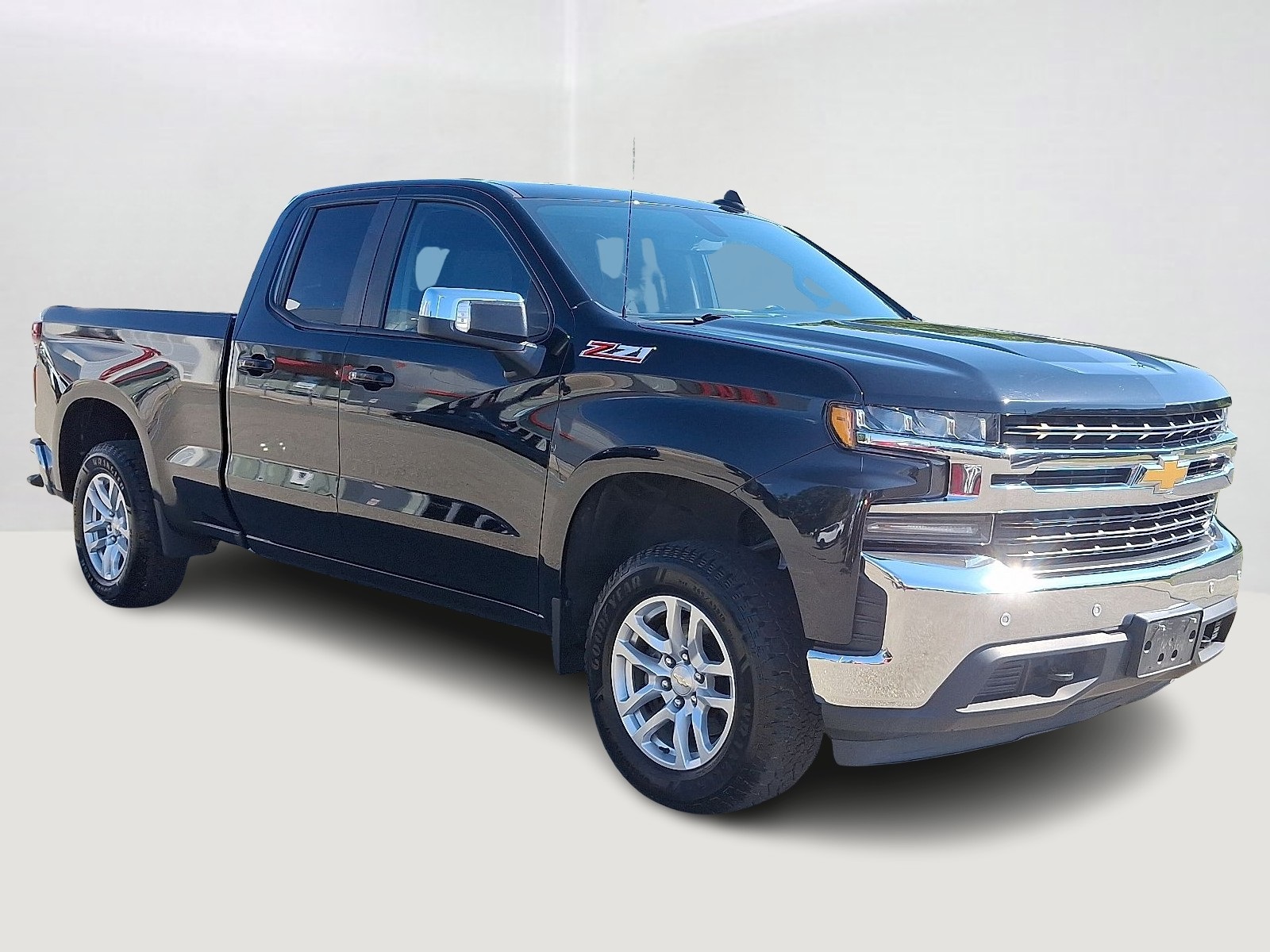 2020 Chevrolet Silverado 1500 LT photo 3