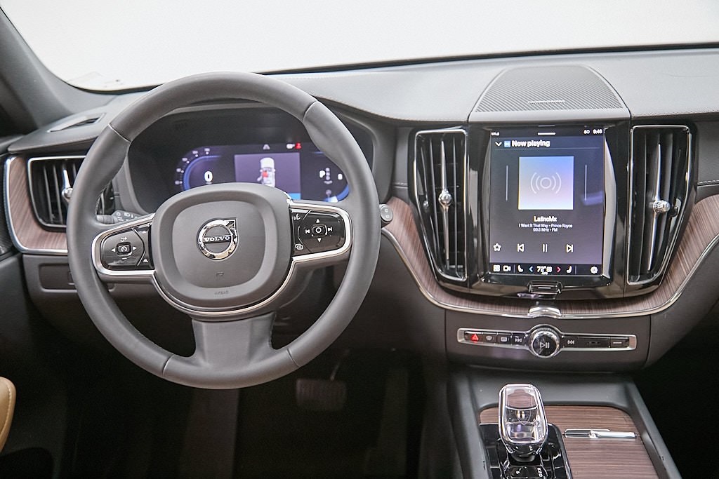 2023 VOLVO XC60 - Image 23