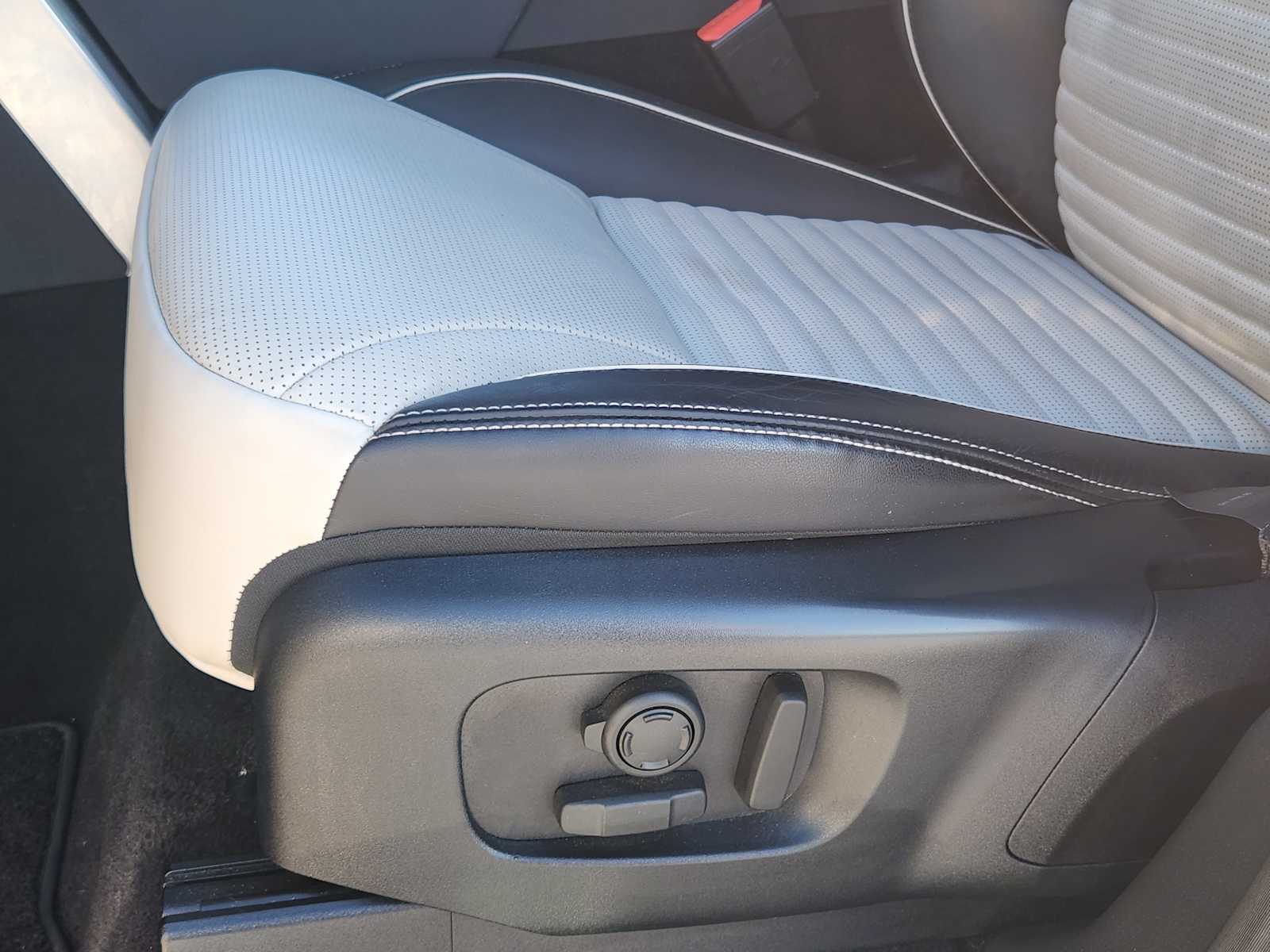 2021 Land Rover Discovery HSE R-Dynamic photo 21
