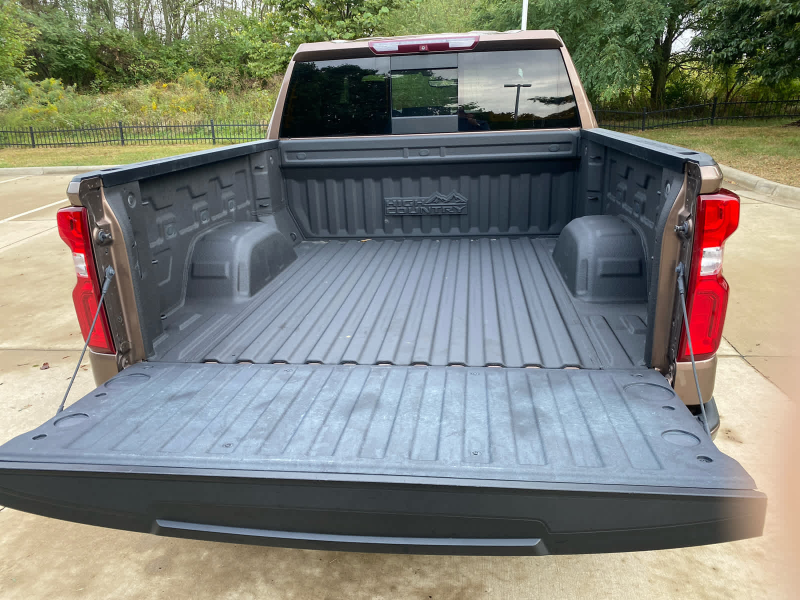 2019 Chevrolet Silverado 1500 High Country photo 27