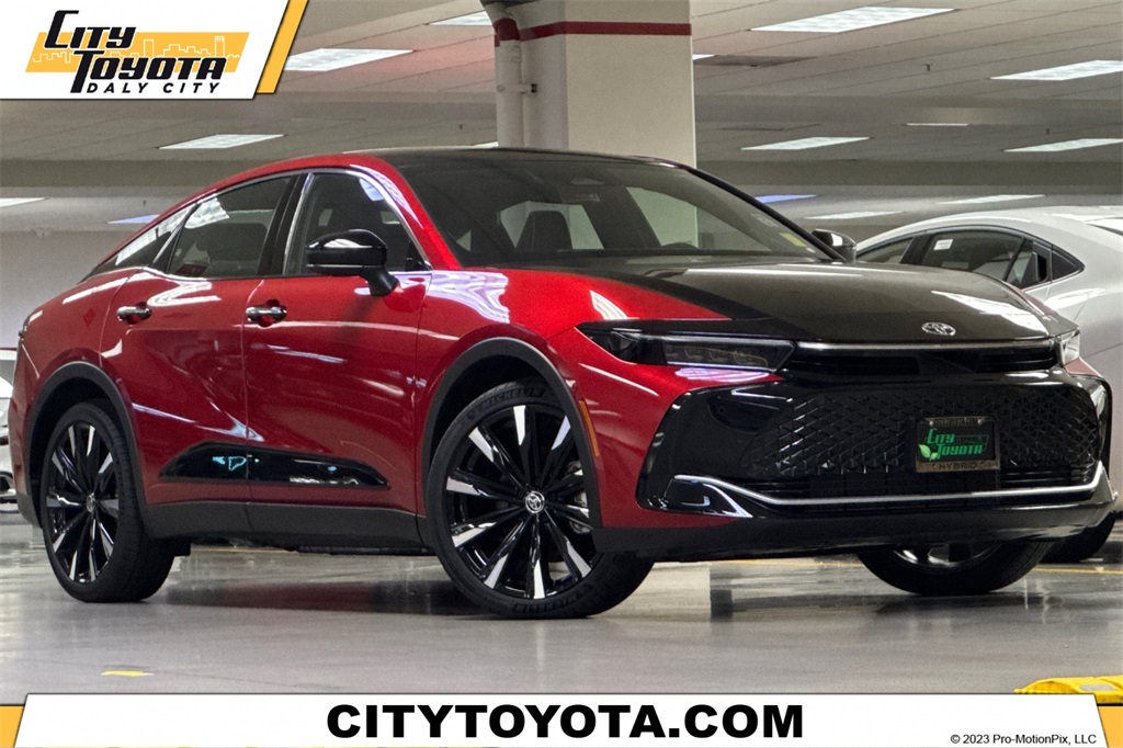 2024 Toyota Crown Platinum's photo