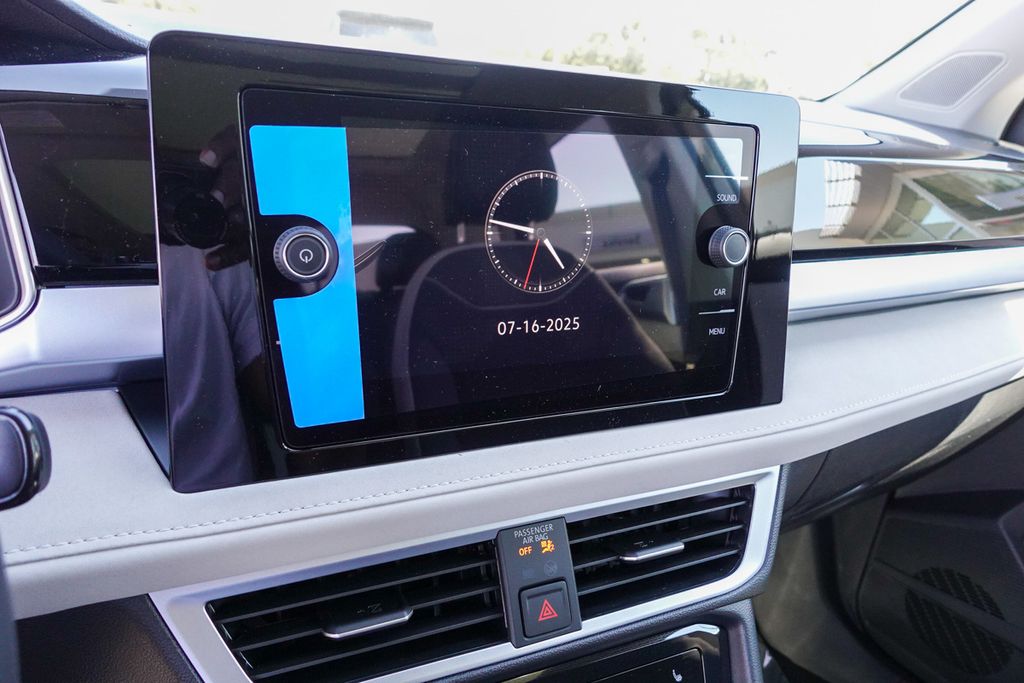 2025 Volkswagen Taos SE photo 19
