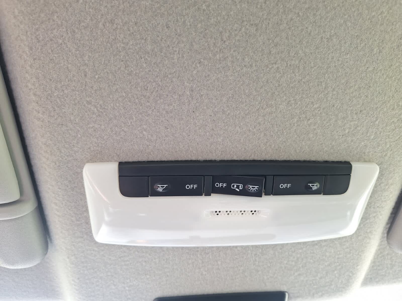 2025 Nissan Kicks Play S photo 19