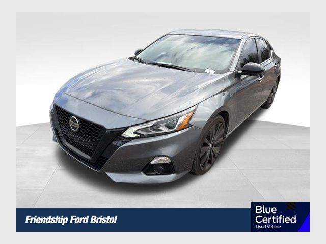 2022 Nissan Altima SR's photo