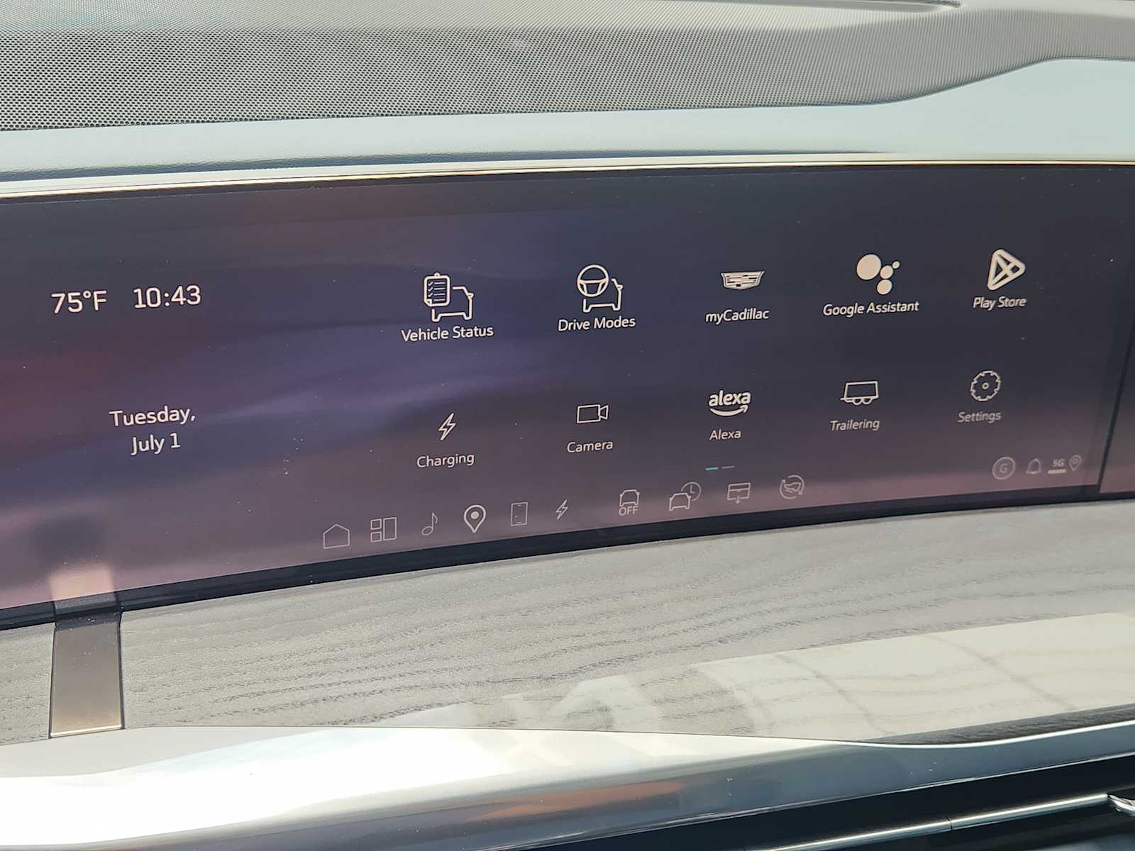 2025 Cadillac Escalade IQ Luxury photo 10