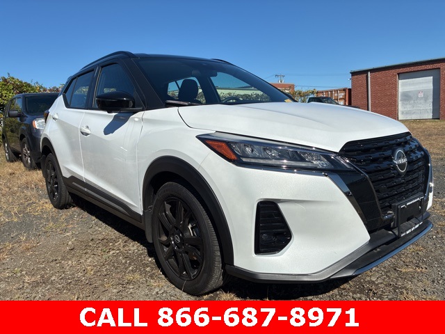 2024 Nissan Kicks SR photo 3