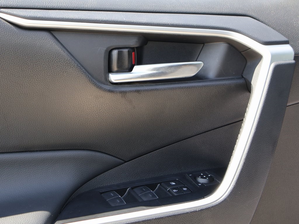 2024 Toyota RAV4 Hybrid SE photo 21