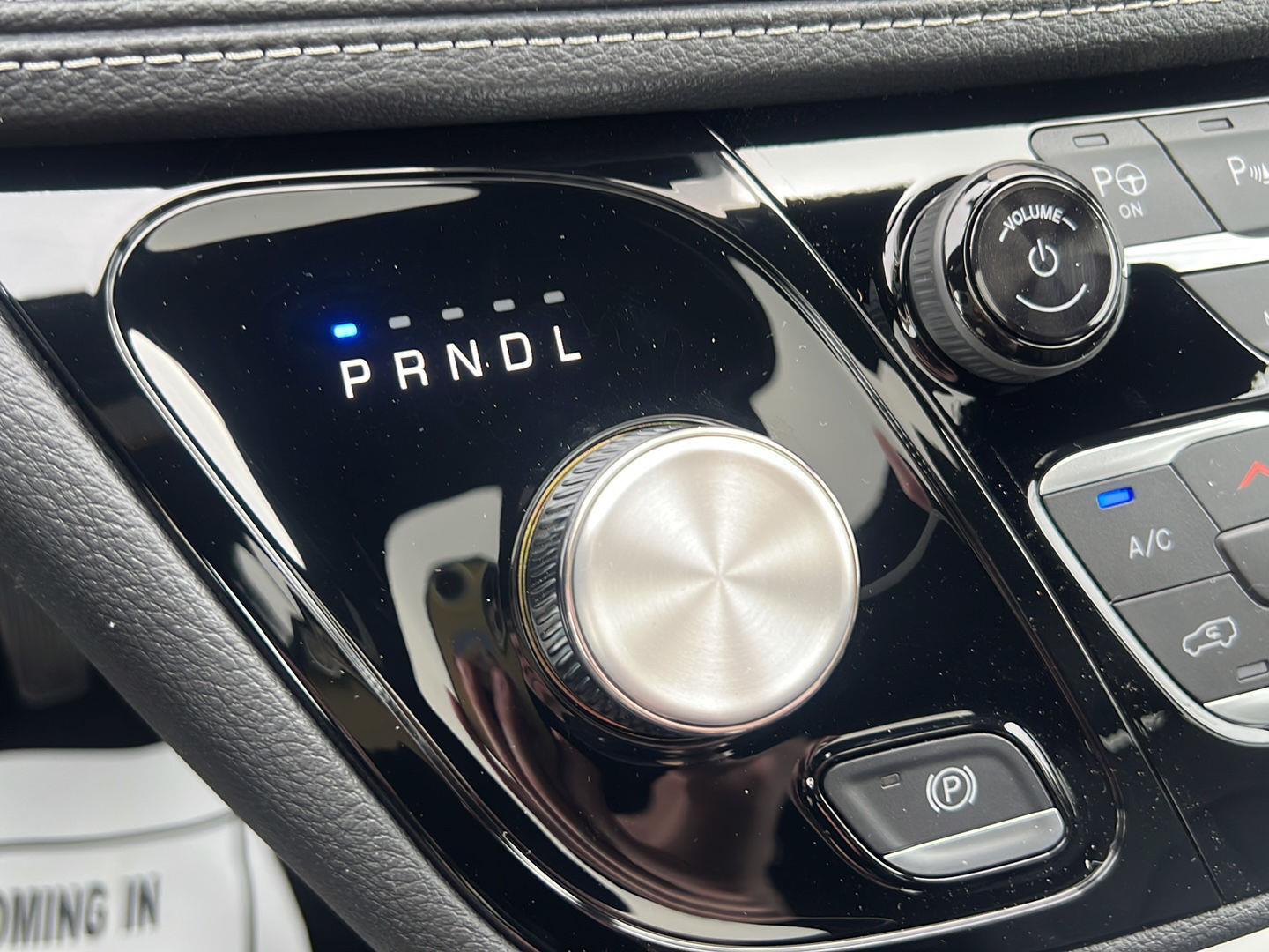 2025 Chrysler Pacifica photo 17