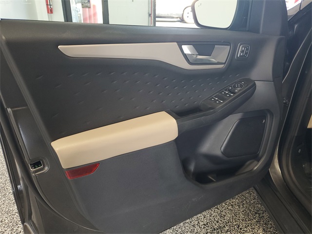 2020 Ford Escape SEL photo 7