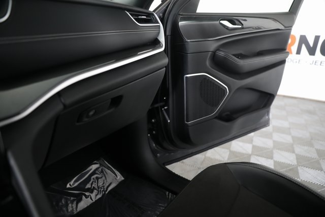 2022 Jeep Grand Cherokee Altitude photo 3