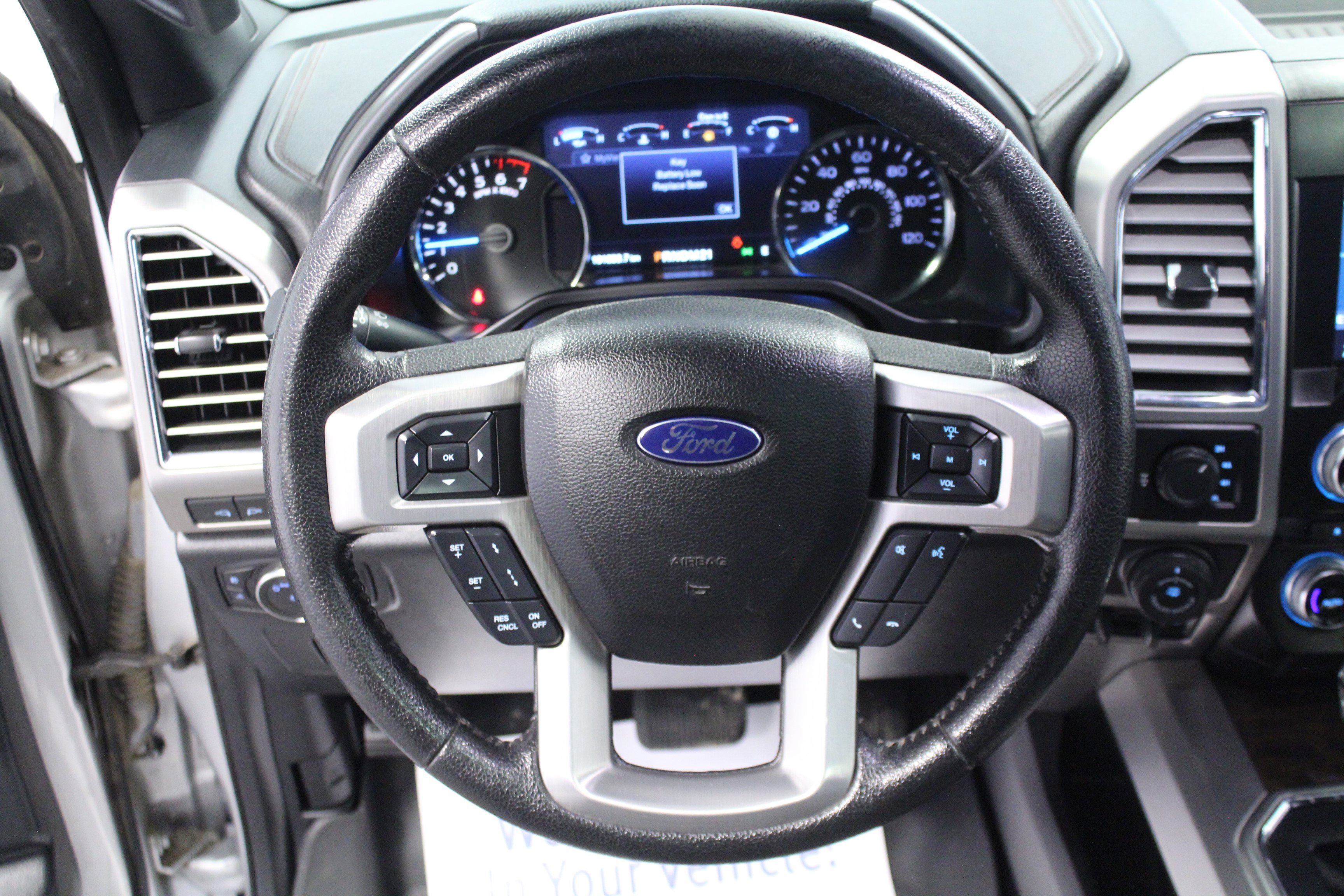 2016 Ford F-150 Platinum photo 16