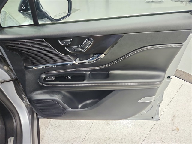 2022 Lincoln Corsair Standard photo 38