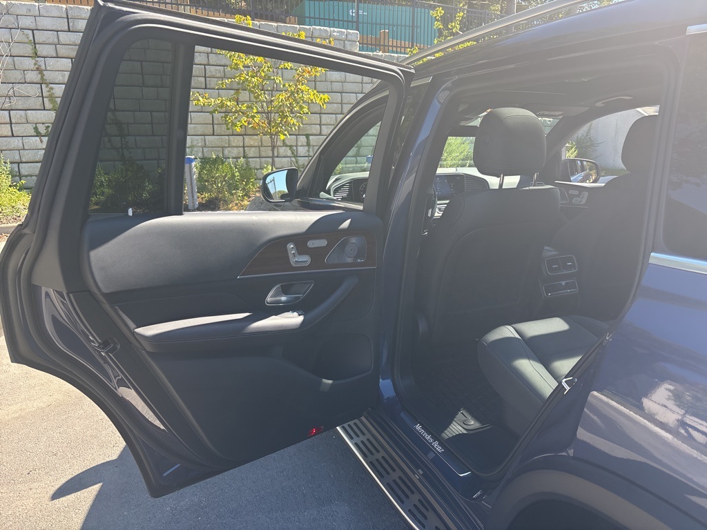2025 Mercedes Benz GLS 450 4MATIC photo 9
