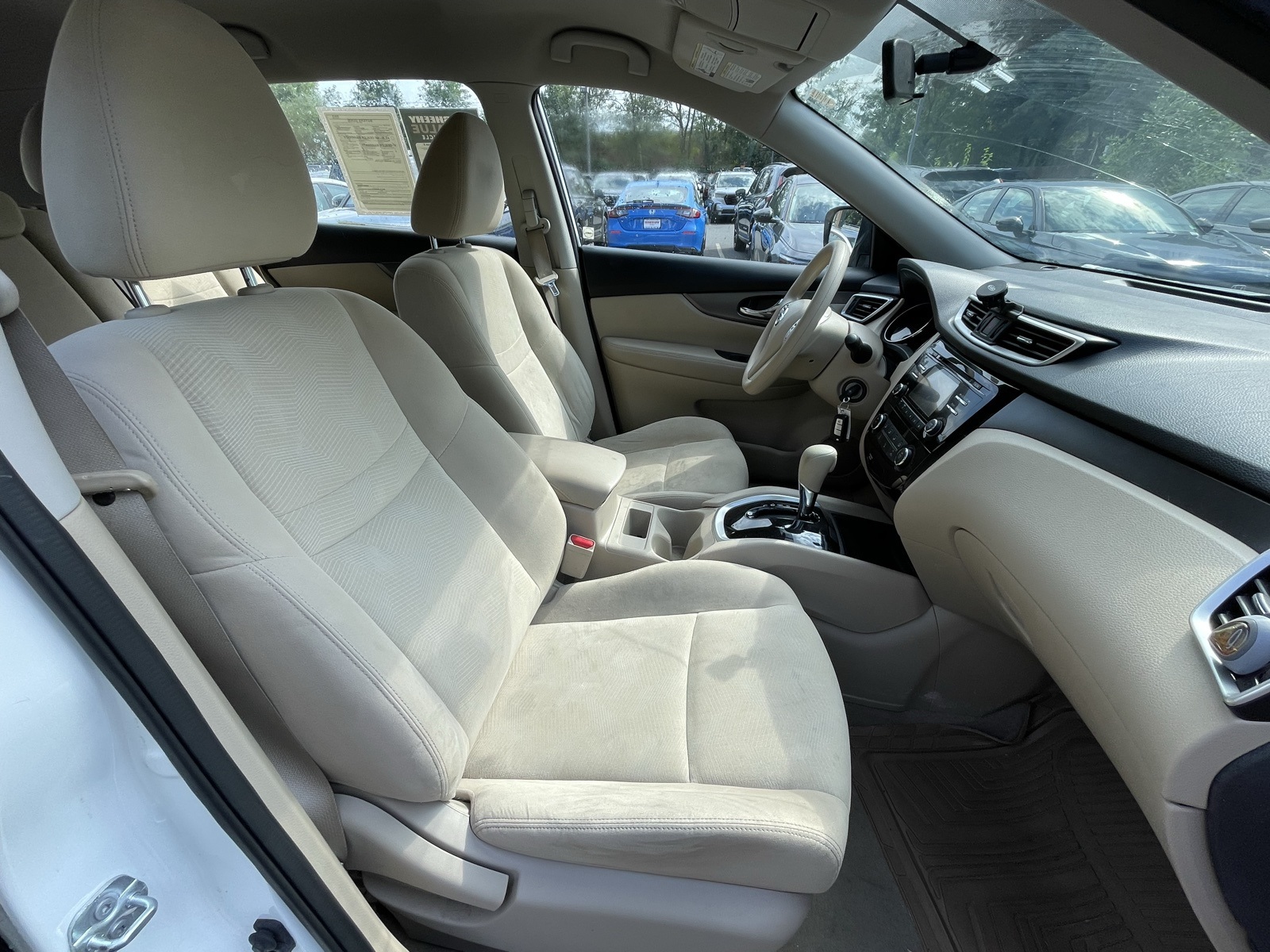 2015 Nissan Rogue S photo 25