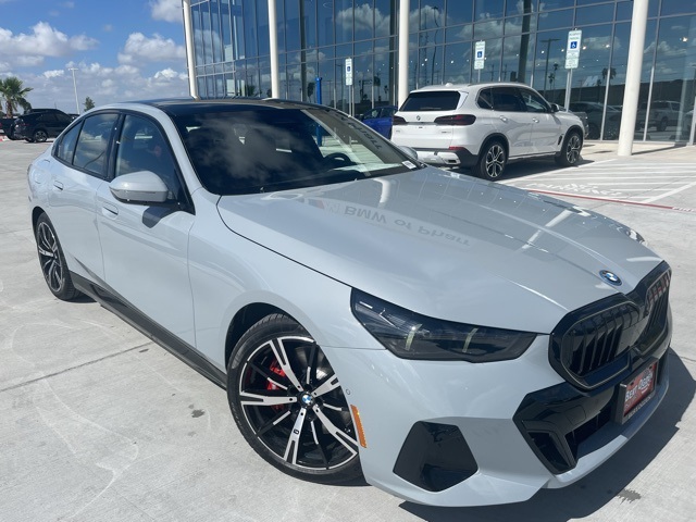 2026 BMW 5 Series 550e's photo