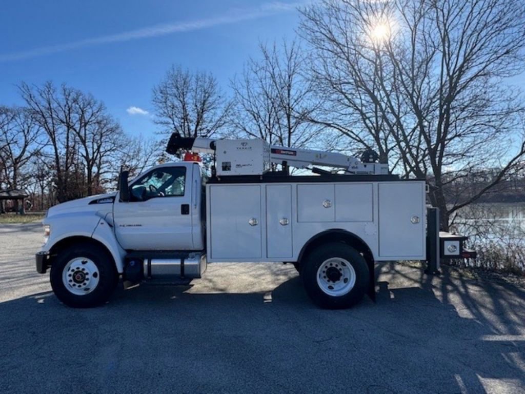 2025 Ford F-750 Base photo 2