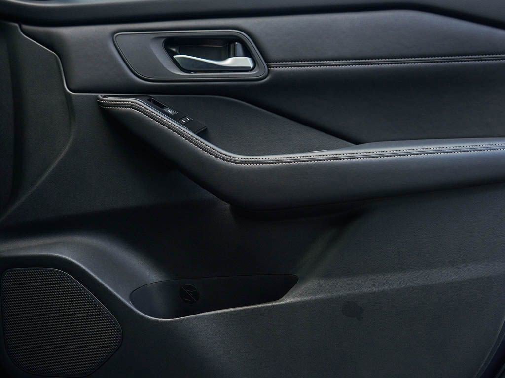 2026 Nissan Rogue SV photo 8