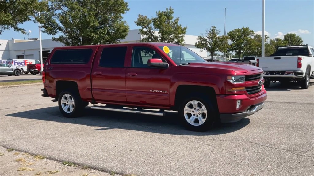 2018 Chevrolet Silverado 1500 LT photo 2