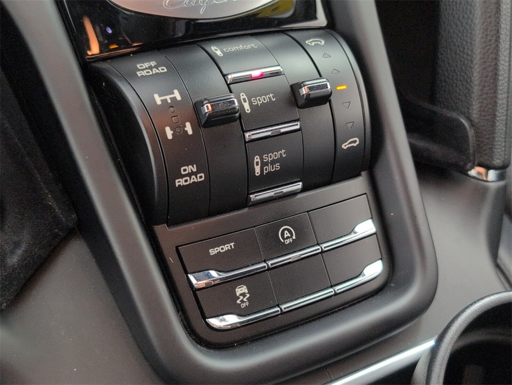2017 Porsche Cayenne Platinum Edition photo 18