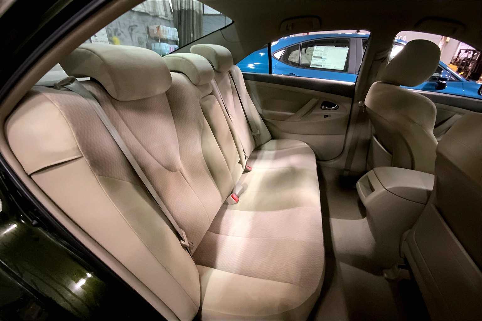 2011 Toyota Camry LE photo 18