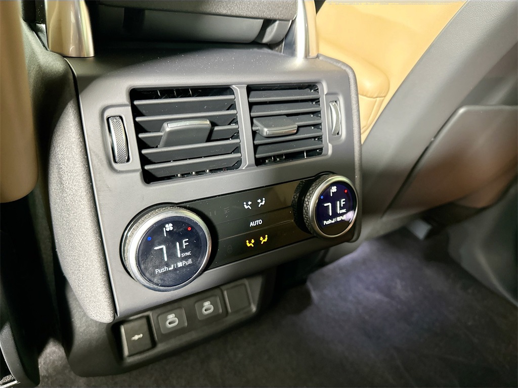 2025 Land Rover Discovery SE photo 26