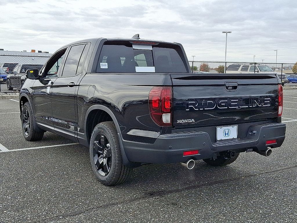 2025 Honda Ridgeline Black Edition photo 4