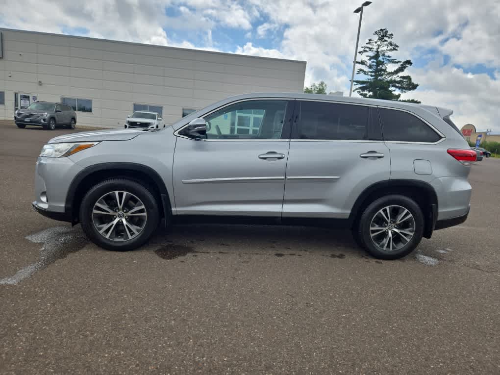 Used 2019 Toyota Highlander LE with VIN 5TDBZRFH3KS931575 for sale in Hermantown, Minnesota