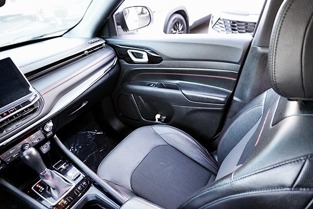 Used 2023 White Jeep Trailhawk image 21