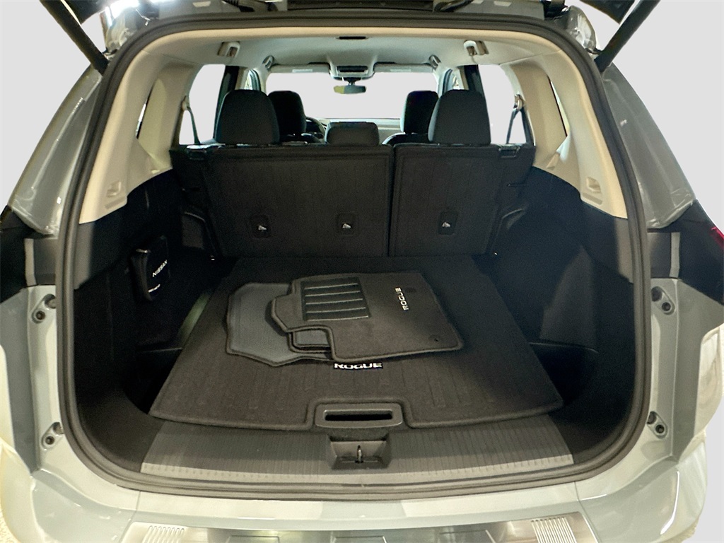 2026 Nissan Rogue SV photo 17