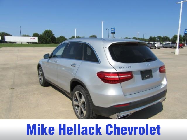 2017 Mercedes Benz GLC 300 4MATIC photo 2