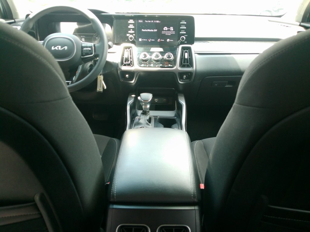 2023 Kia Sorento LX photo 24