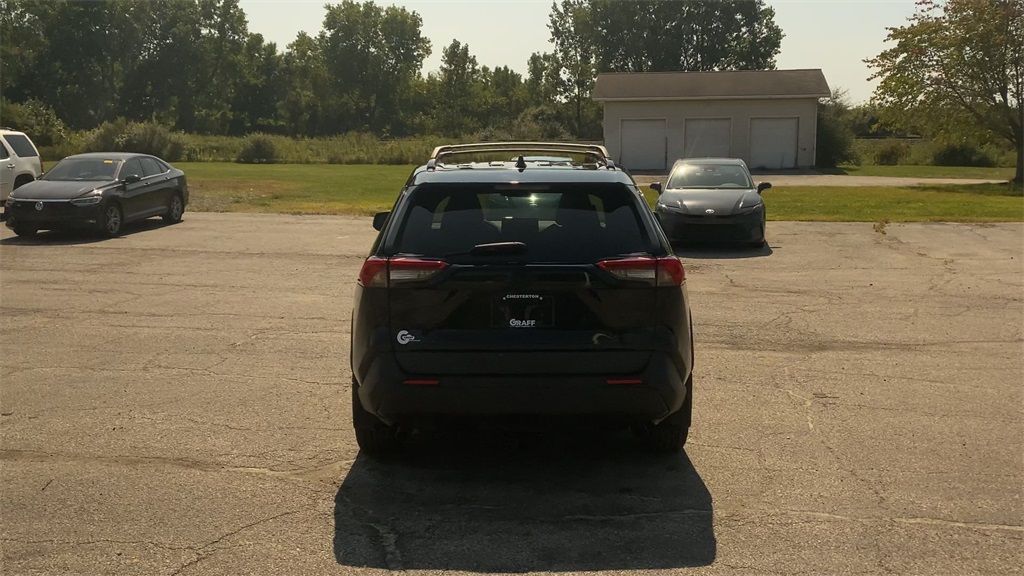 2021 Toyota RAV4 LE photo 6
