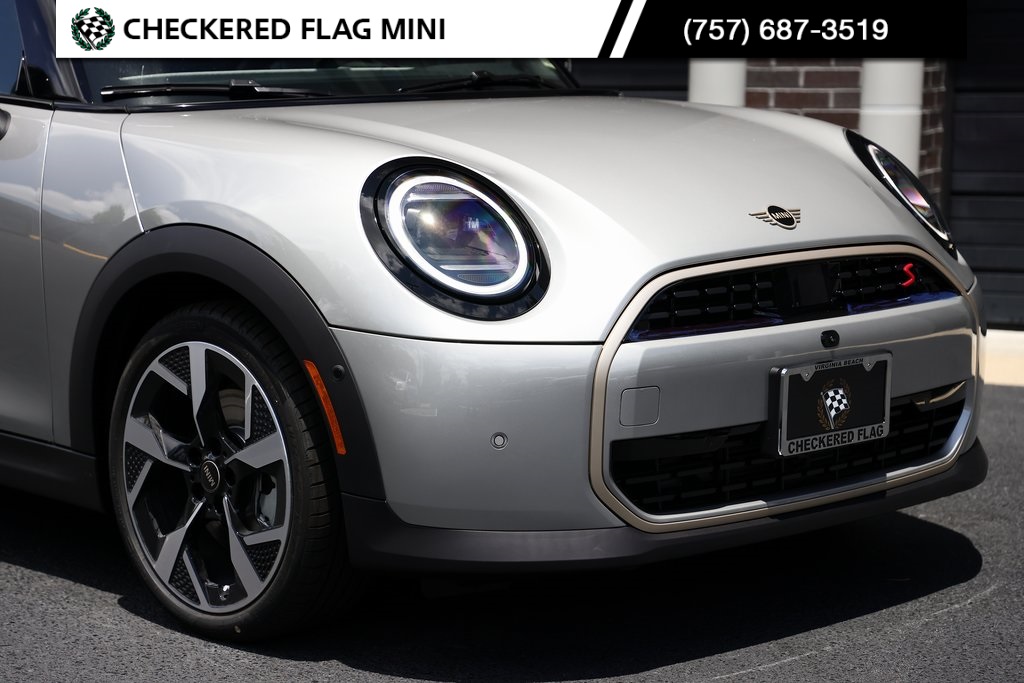 2025 Mini Cooper S Iconic photo 2