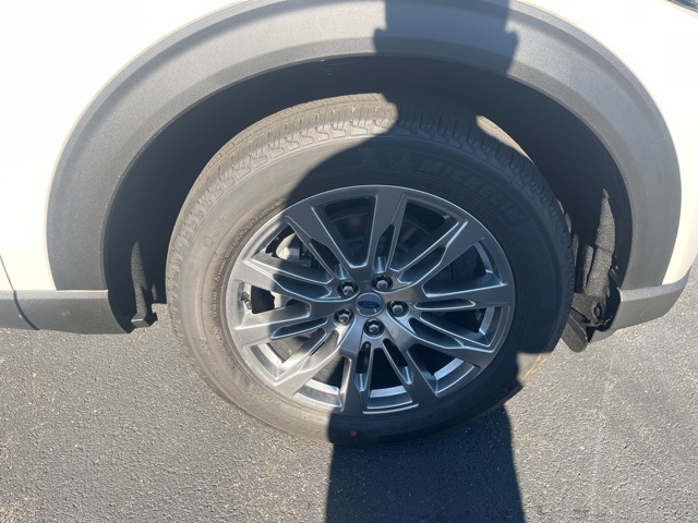 2025 Ford Explorer photo 4