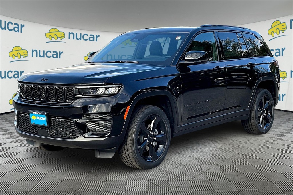 2025 Jeep Grand Cherokee Laredo Altitude photo 3