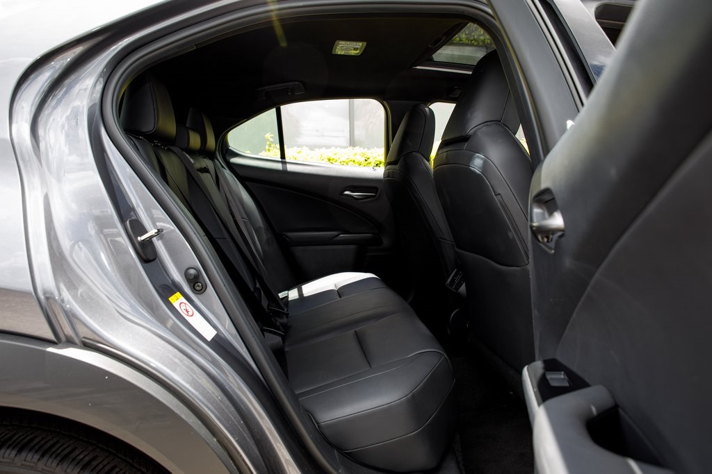 2019 Lexus UX 200 photo 32