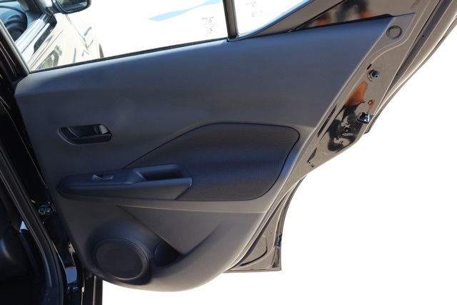 2025 Nissan Kicks Play S photo 17